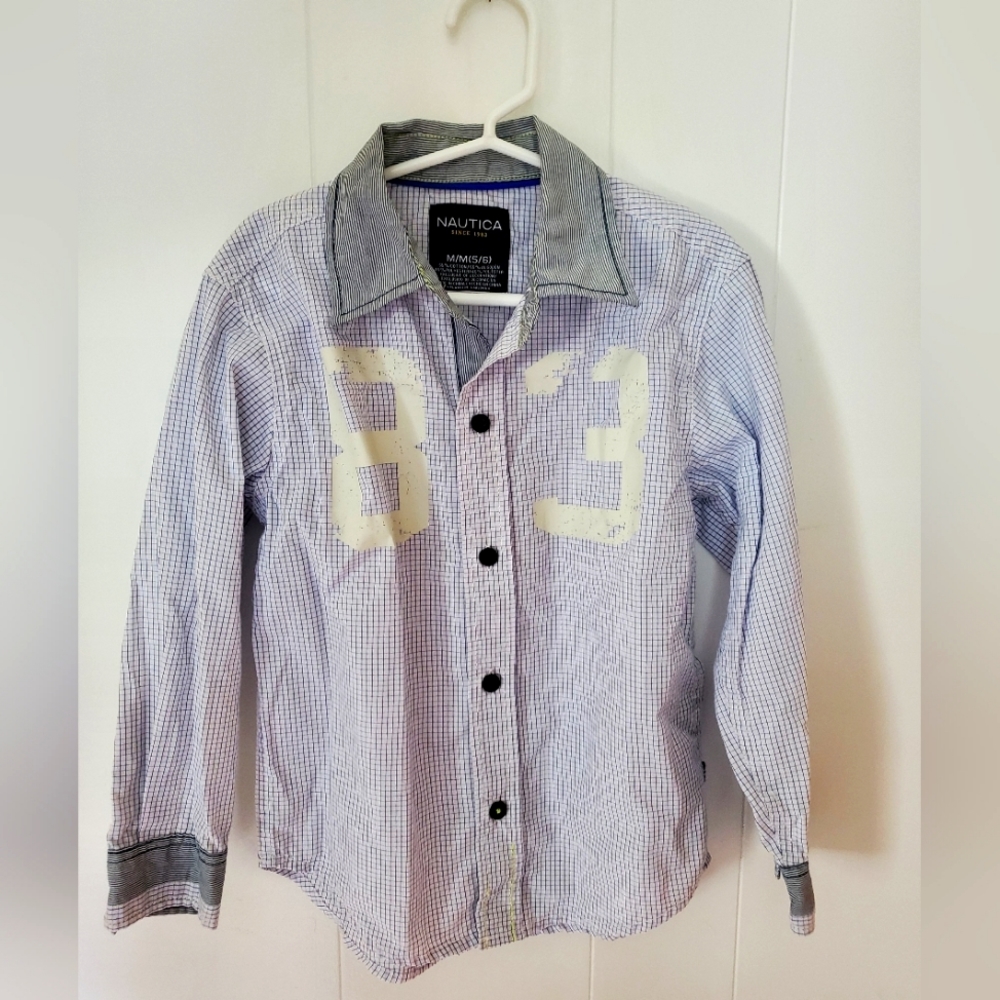 Boys M 5/6 Nautica button shirt
